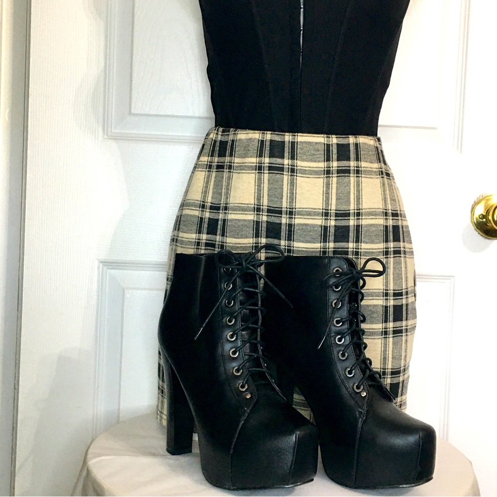 DELICACY Laced Platform Bootie